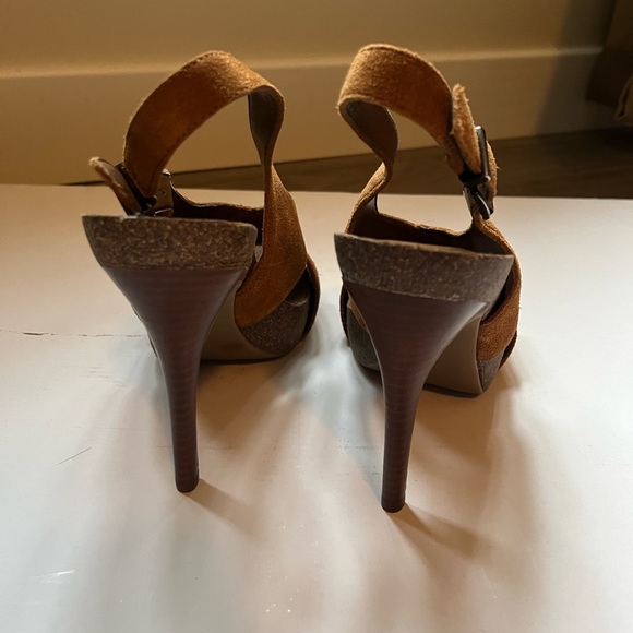 BCBGeneration NWOT, suede slingback platform heels. - Picture 8 of 8
